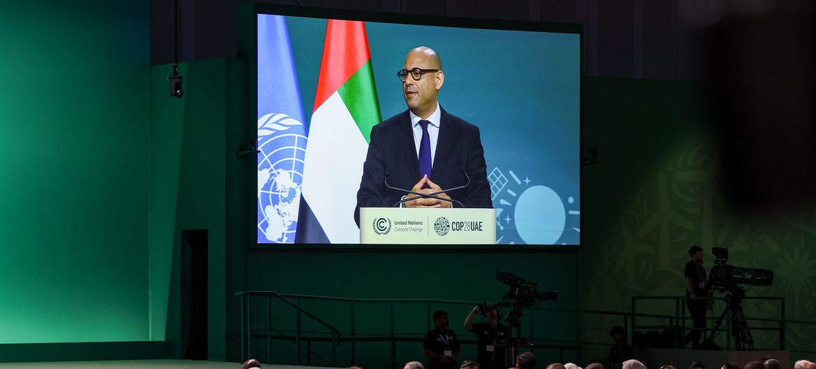 Simon Stiell, Secrétaire exécutif de la CCNUCC, s'adresse à l'ouverture officielle de la COP28, à Expo City à Dubaï, aux Émirats arabes unis.