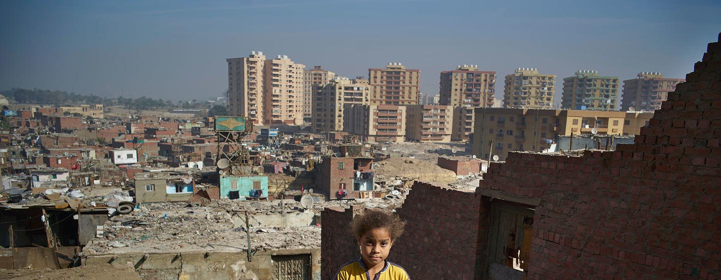 Una niña de seis años que vive en un barrio marginal de El Cairo (Egipto).