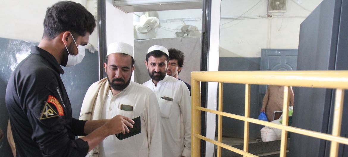 کمیٹی نے پاکستان میں غیرملکیوں کی ملک سے بیدخلی کے منصوبے کے تحت بڑے پیمانے پر لوگوں کو ملک بدر کیے جانے پر بھی تشویش ظاہر کی ہے۔