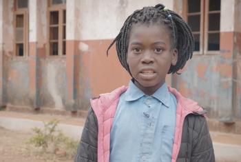 Catarina Magaie, msichana mwenye umri wa miaka 10  na mwanafunzi katika shule ya msingi ya Changalane nchini Musumbiji. 