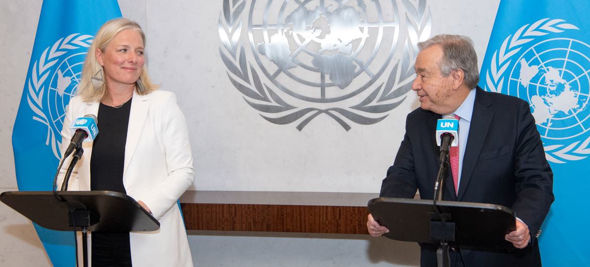 Secretário-geral António Guterres no lançamento do Grupo de Especialistas em Compromissos Net-Zero com Catherine McKenna, presidente do grupo