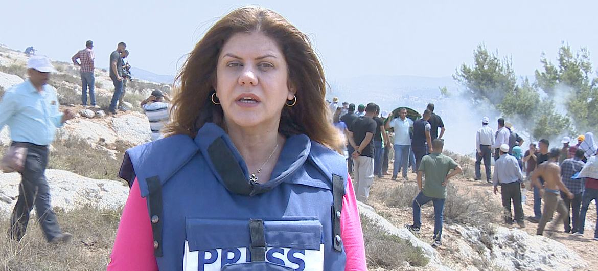 La periodista palestina Shirin Abu Akleh cubrió durante más de 20 años el conflicto palestino-israelí. Fue asesinada el 11 de mayo de 2022 por las fuerzas armadas israelíes.