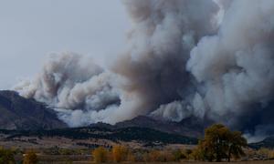 Un incendio forestal en Colorado, Estados Unidos.