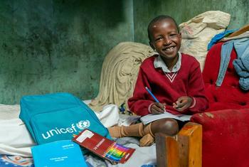Octavia akiwa na tabasamu na hii yote ni baada ya kurejea shuleni kupitia programu ya UNICEF.