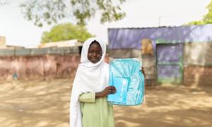 Aden, msichana mwenye umri wa miaka 10 anasema aliwakosa walimu wake sana. Akiwa ameshikilia seti yake mpya ya jiometri, anatazamia kukamilisha somo analopenda zaidi la hisabati.