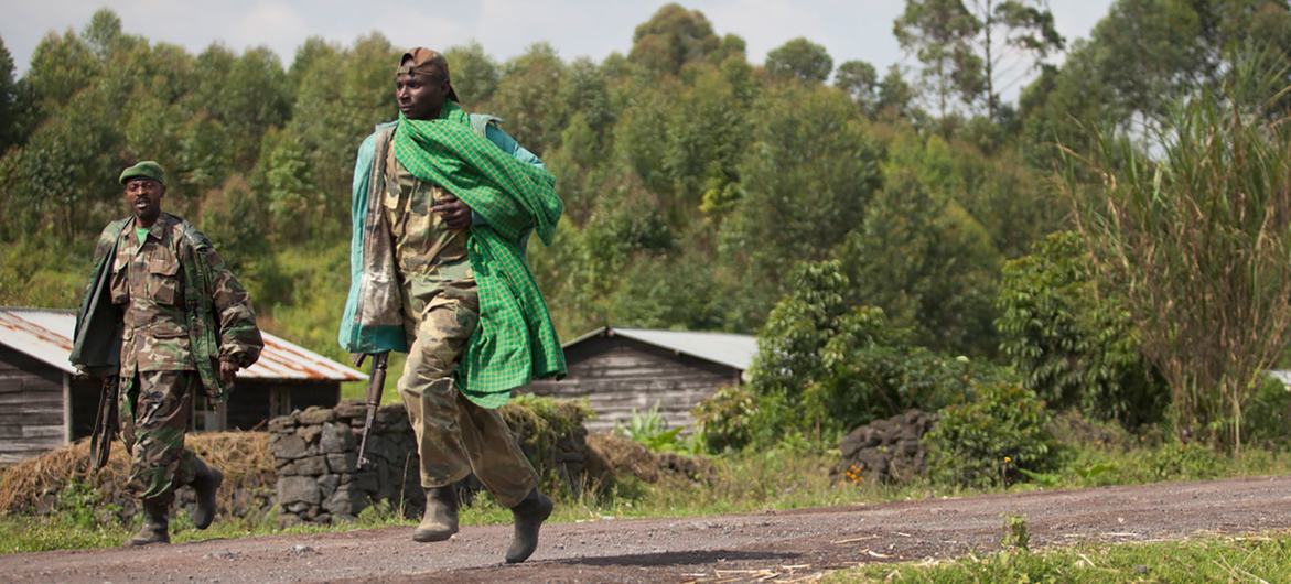 Rebeldes do grupo M23 dirigem-se para Goma, na República Democrática do Congo