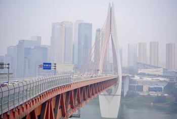 重庆千厮门嘉陵江大桥。（资料图）