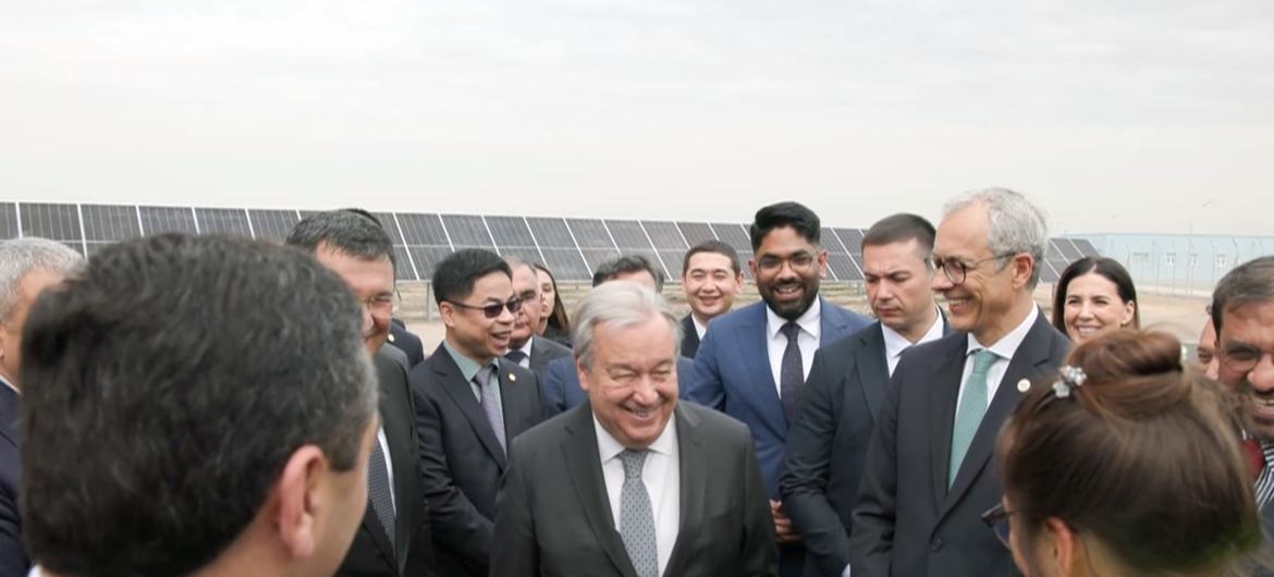 Генсек ООН Антониу Гутерриш посещает солнечную фотоэлектростанцию RiverSide в Ташкентской области. 
