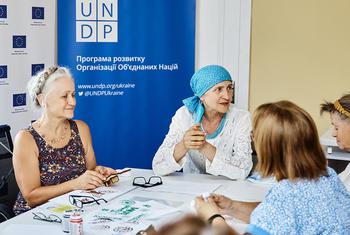 Центр досуга и социальной поддержки в селе Синельниково помогает пожилым людям адаптироваться на новом месте после эвакуации.