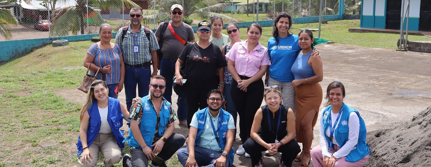 Personas beneficiarias del Programa Conjunto de Consolidación de la Paz de Naciones Unidas en Costa Rica y el equipo de trabajo de Naciones Unidas en la localidad de Los Chiles. 