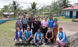 Personas beneficiarias del Programa Conjunto de Consolidación de la Paz de Naciones Unidas en Costa Rica y el equipo de trabajo de Naciones Unidas en la localidad de Los Chiles. 