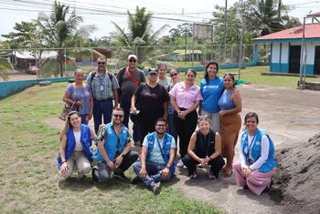 Personas beneficiarias del Programa Conjunto de Consolidación de la Paz de Naciones Unidas en Costa Rica y el equipo de trabajo de Naciones Unidas en la localidad de Los Chiles. 