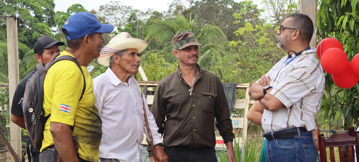 Personas provenientes de Nicaragua y Costa Rica se reúnen para celebrar la paz y el nuevo espacio de integración que será construido a través del Programa Conjunto de Consolidación de la Paz de Naciones Unidas en Costa Rica.