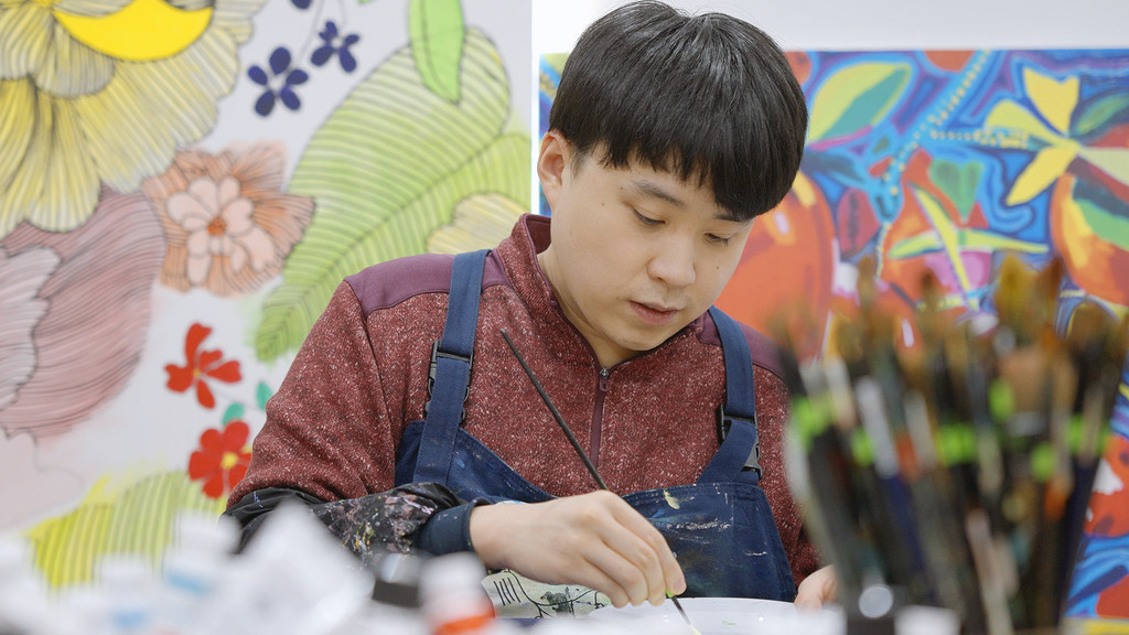 Otistik sanatçılar, Kore Cumhuriyeti'ndeki Seul Sanat Merkezi'ndeki periyodik sergilerde yer almaktadır.