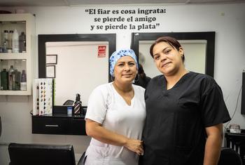 La estilista venezolana Karelys pudo asociarse con una Yerly, una podóloga peruana, y juntas han creado un negocio próspero para ellas y para Perú.