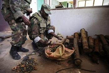 非洲联盟部队发现青年党的简易爆炸装置、汽车炸弹和自杀式背心。