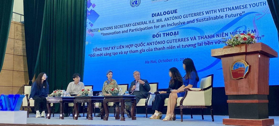 In dialogue with the youth in Viet Nam, Secretary-General António Guterres tells them they are not only the owners of the future but are now also the owners of the present, driving the world in the fight against climate change.