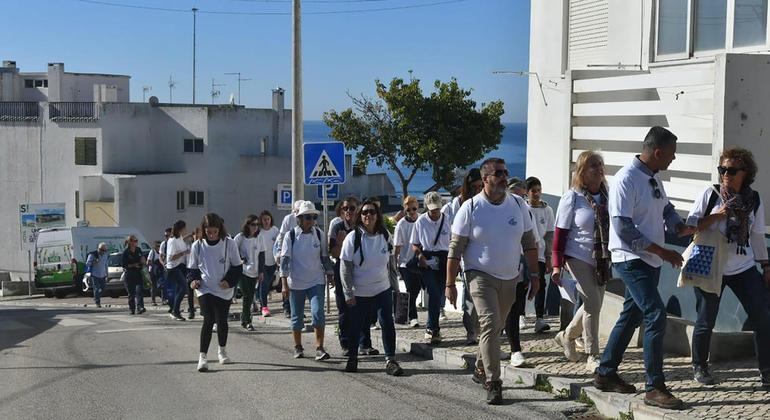 Comunidades locais praticam sua rota de evacuação em caso de tsunami em Portugal