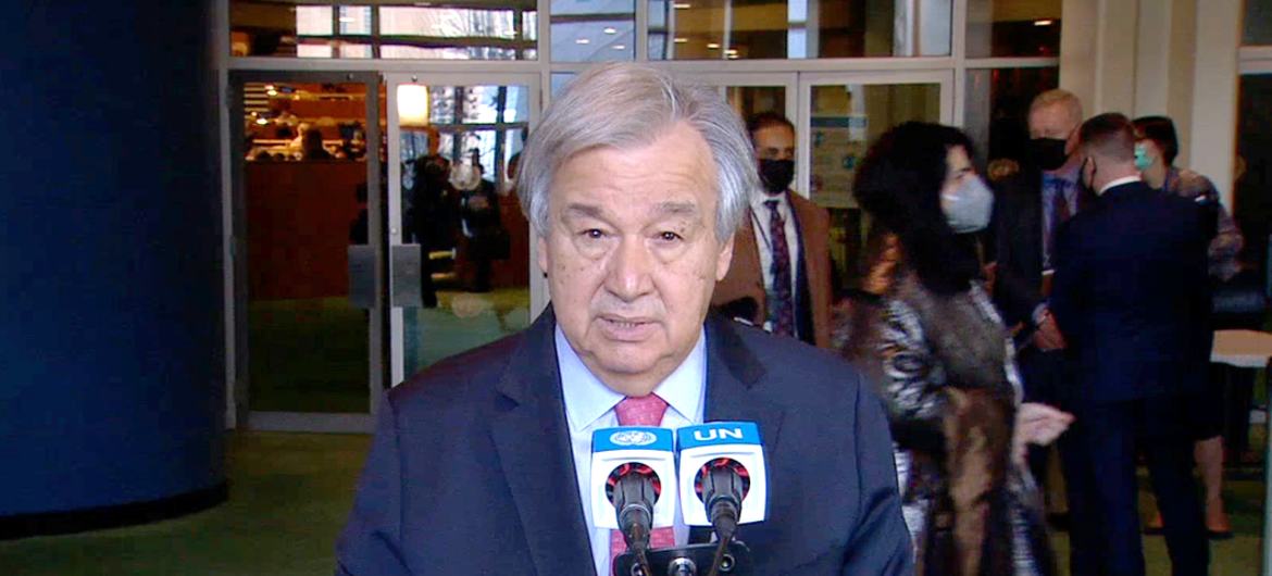El Secretario General António Guterres salió de la Asamblea General para hablar con la prensa.