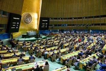 L'Assemblée générale des Nations Unies adopte une résolution déplorant l'agression par la Russie contre l'Ukraine.