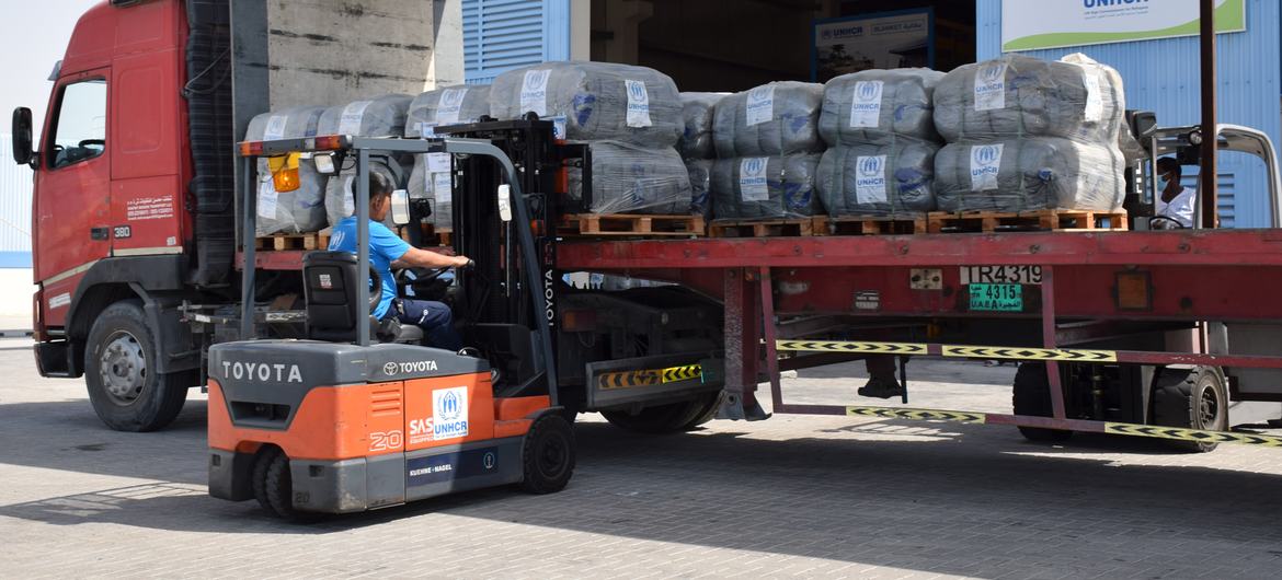 联合国难民署正在从迪拜的全球储备中派遣紧急货物，以应对乌克兰危机。