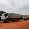 (من الأرشيف) شاحنات تابعة لبرنامج الغذاء العالمي تقوم بنقل المساعدات في جنوب السودان.