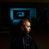 9-летняя девочка на подземной автостоянке в Харькове, где она укрывается с родителями во время конфликта в Украине.