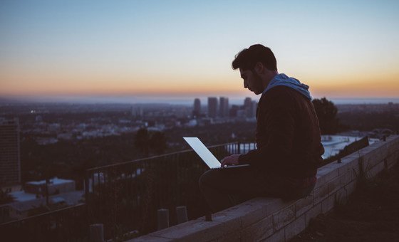 Les gouvernements d'un nombre croissant de pays perturbent intentionnellement Internet ou les communications électroniques, en exerçant un contrôle sur le flux d'informations.