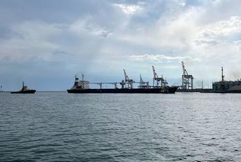 El buque mercante Razoni zarpa del puerto de Odesa hacia Trípoli, Líbano, gracias a la Iniciativa del Mar Negro para la Exportación de Granos.