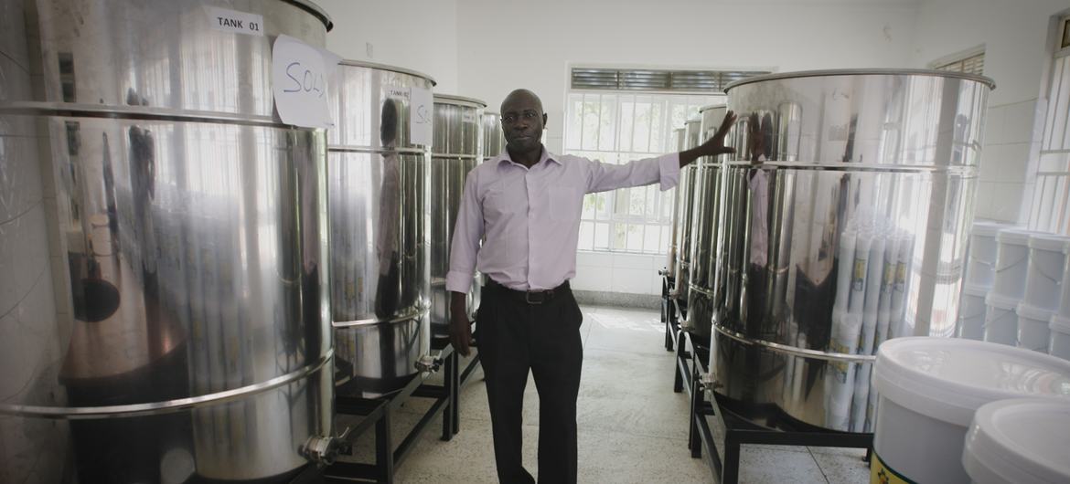 Orang Pertama: Pemilik bisnis madu menciptakan kehebohan di Uganda utara |