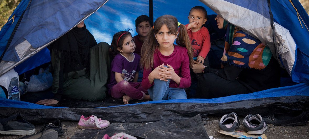 Une famille syrienne d'Idlib récemment arrivée à Lesbos, en Grèce, a trouvé refuge dans une oliveraie adjacente au centre d'accueil de Moria. (23 septembre 2019)