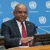 Abdulla Shahid, Président de la 76ème session de l'Assemblée générale des Nations Unies, informe les médias au siège des Nations Unies à New York.