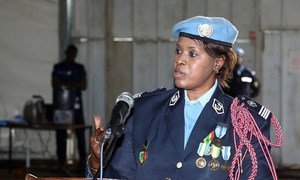 La Commandante Seynabou Diouf, de la Police nationale du Sénégal, lauréate du prix de la policière des Nations Unies de l'année 2019.
