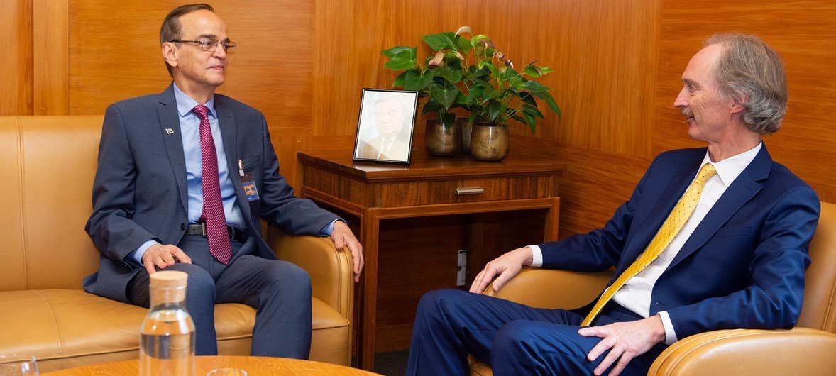 Спецпосланник ООН по Сирии Гейр Педерсен на встрече с сопредседателем от оппозиции Хади Албахром. 30 октября 2019 года, Женева. 