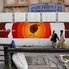 Une peinture murale sur un mur anti-explosion dans le centre-ville de Kaboul commémore les journalistes tués en Afghanistan en 2016.