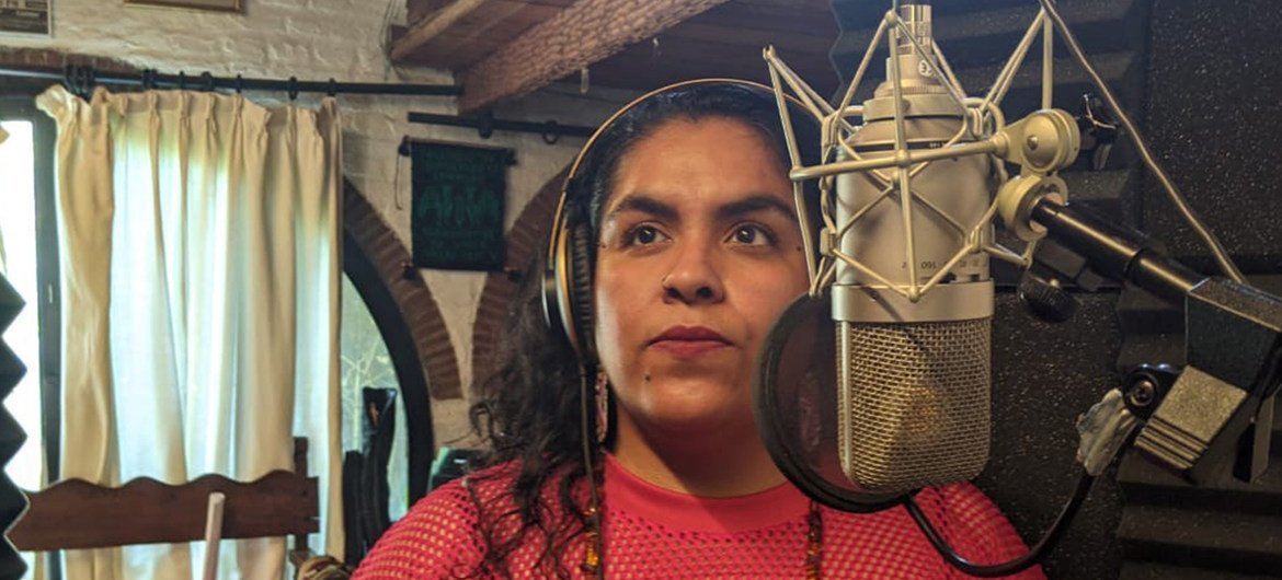 La cantante mexicana Susana Molina, conocida por su nombre artístico como "Obeja Negra"