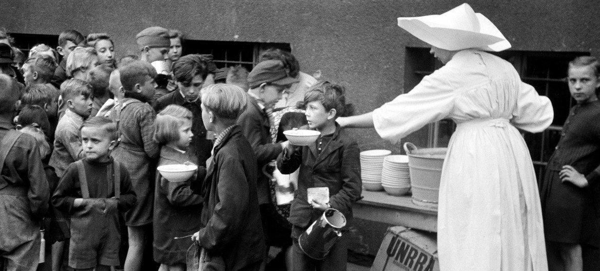 The UN Relief and Rehabilitation Administration (UNRRA) organized the sending of food products to countries devastated by the Second World War. 