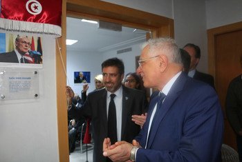 منظمة الأمم المتحدة بتونس تحتفي، بالتنسيق مع الجمعية التونسية للأمم المتحدة، بالذكرى العاشرة لرحيل هادي العنابي، وتدشن قاعة باسمه في مقر المنظمة 