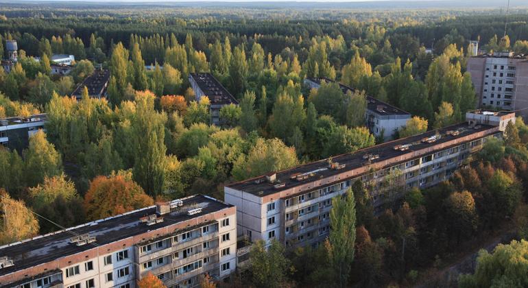 Edificios abandonados en Pripyat, a dos kilómetros de Chernobyl, Ucrania.