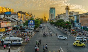 Une avenue de Yangoon, la capitale économique du Myanmar