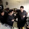 لاجئة سورية تبهر الألمان بأطباقها الدمشقية بعدما افتتحت مطعمها الخاص في برلين