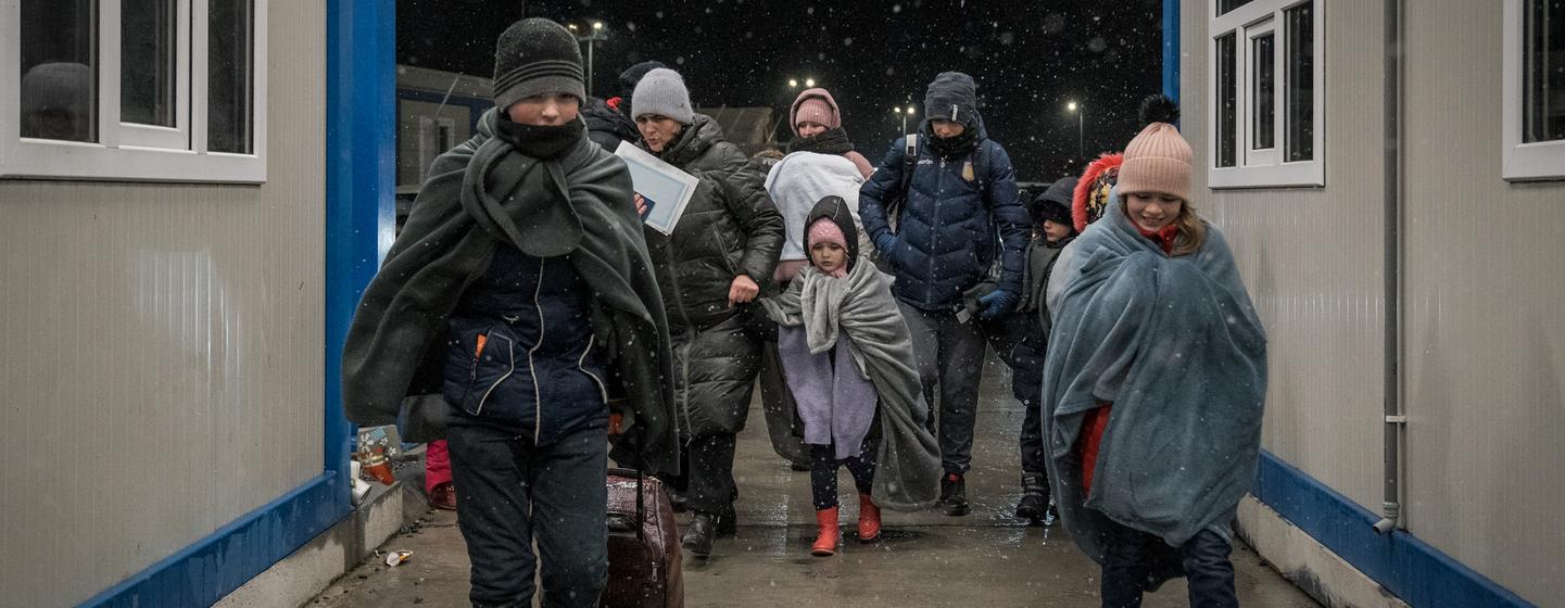 Une famille de réfugiés avec 11 enfants est entrée en Roumanie au poste frontière d'Isaccea.