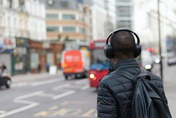 OMS publicou recomendações para garantir que locais e eventos limitem o risco de perda auditiva