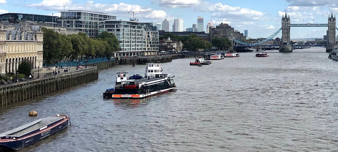 Вид на реку Темзу в Лондоне. 