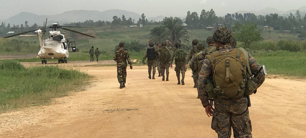 Des Casques bleus de la MONUSCO en patrouille dans la province de l'Ituri, en République démocratique du Congo.