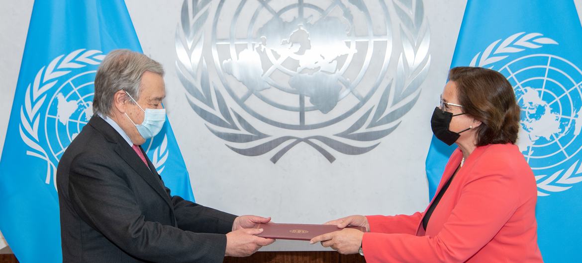 Representante de Portugal nas Nações Unidas apresenta as credenciais ao secretário-geral da ONU
