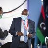 عمر حمادي، ورايزدون زينينغا، الأمين العام المساعد ومنسق بعثة الأمم المتحدة للدعم في ليبيا (إلى اليمين) يحضران منتدى الحوار السياسي الليبي، سويسرا، 28 يونيو - 02 يوليو 2021.