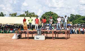 Local youth join popular South Sudanese artist Emmanuel Kembe as he sings about peace, reconciliation and nation building. The concert was part of a series of peace events that have been conducted in the area by UNMISS, in collaboration with the local aut