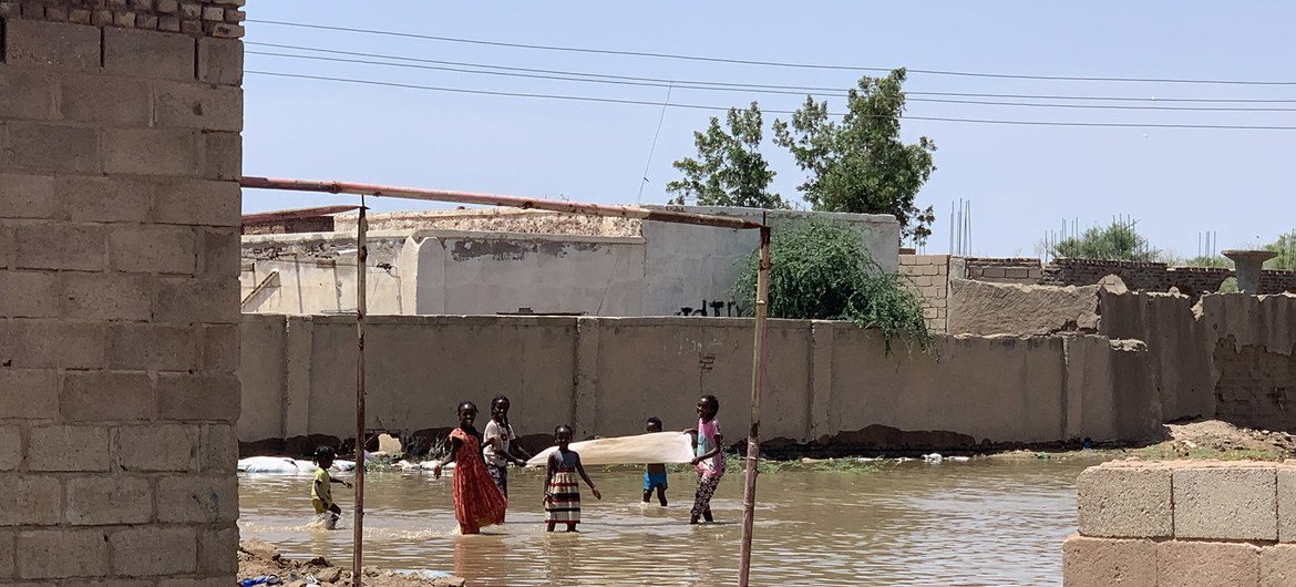 Kijiji kikiwa kimeathiriwa na mafuriko katika jimbo al Khartoum, Sudan.