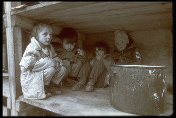 Children play "shelter" in the ruins of the Croatian city of Pakrac. (1993)